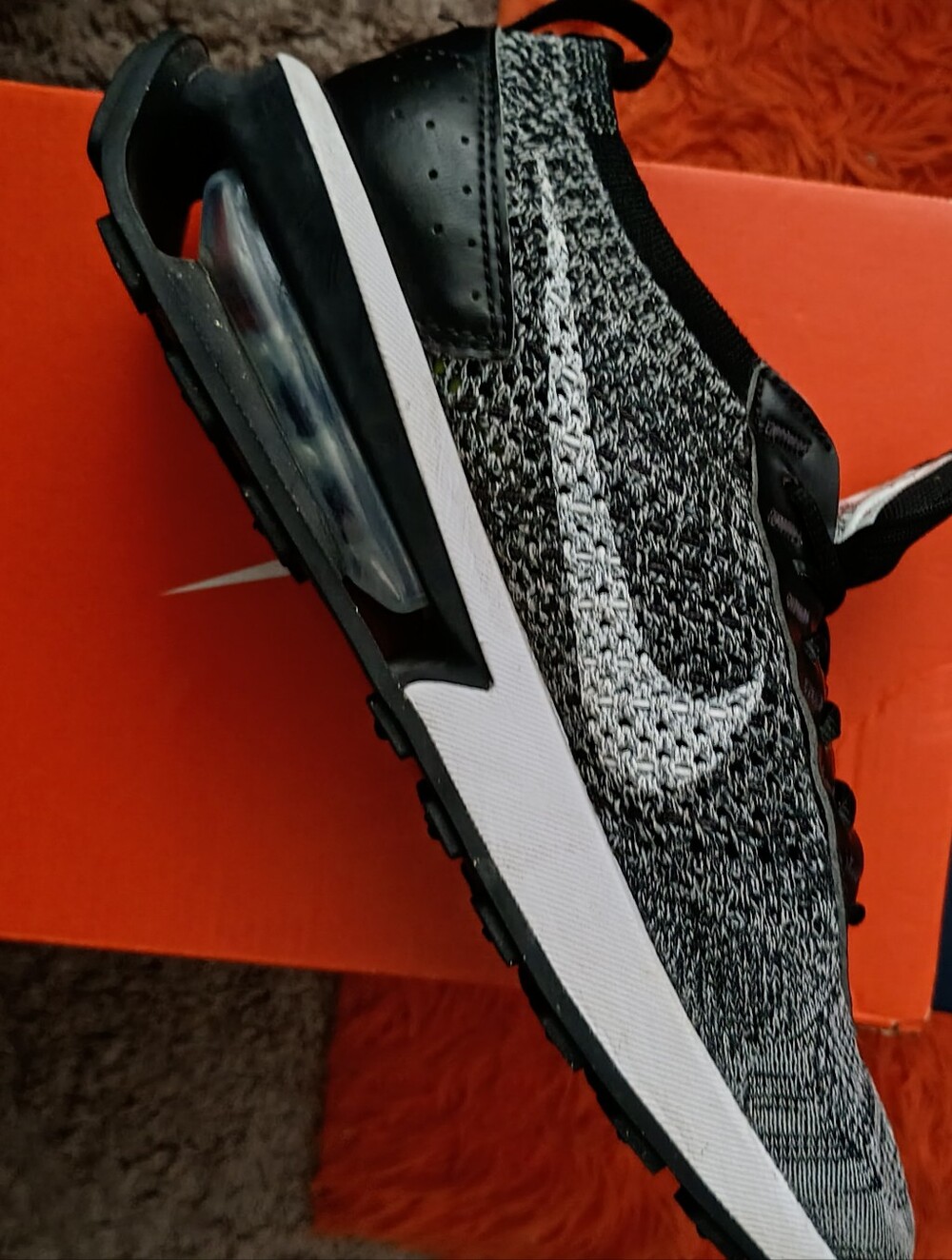 Nike Fly Knit Air Max Black And White Sneakers